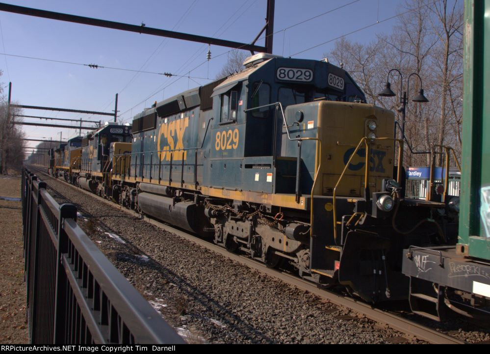 CSX 8029 4th on M301